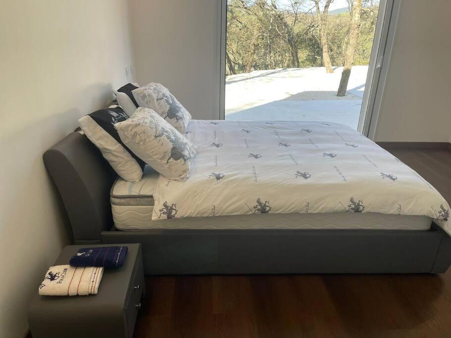 Brand New Villa With Fully Intergrated Air Conditioning & Private Pool, Overlooking Forest Sardan Exterior foto